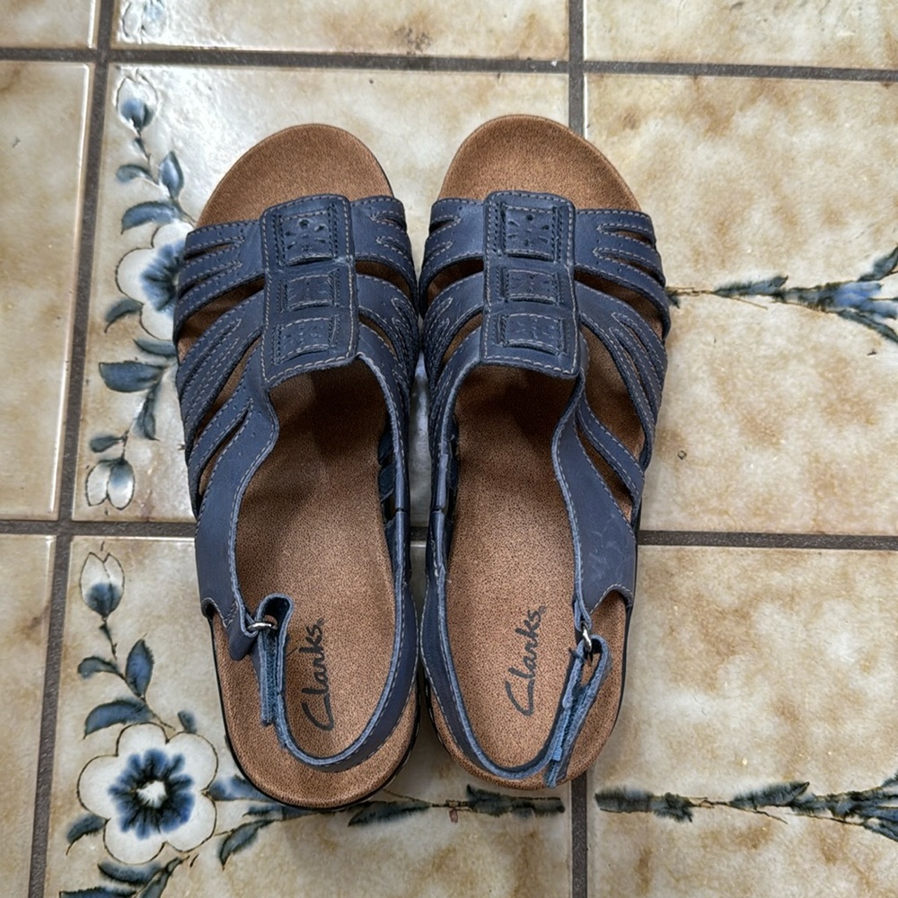 NWOT Clarks sandals size 8 W